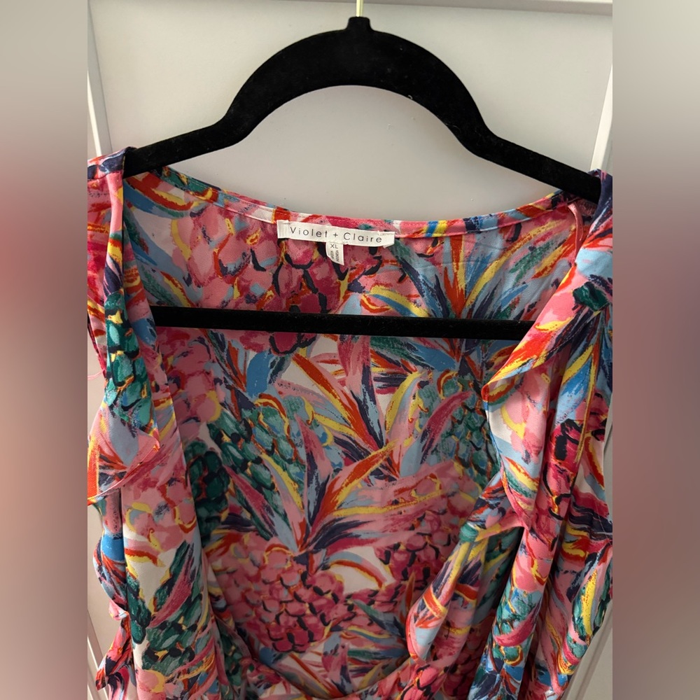 Violet & Claire Pineapple wrap tank - Picture 4 of 5